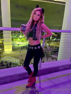 Heyitscodee Photo #88