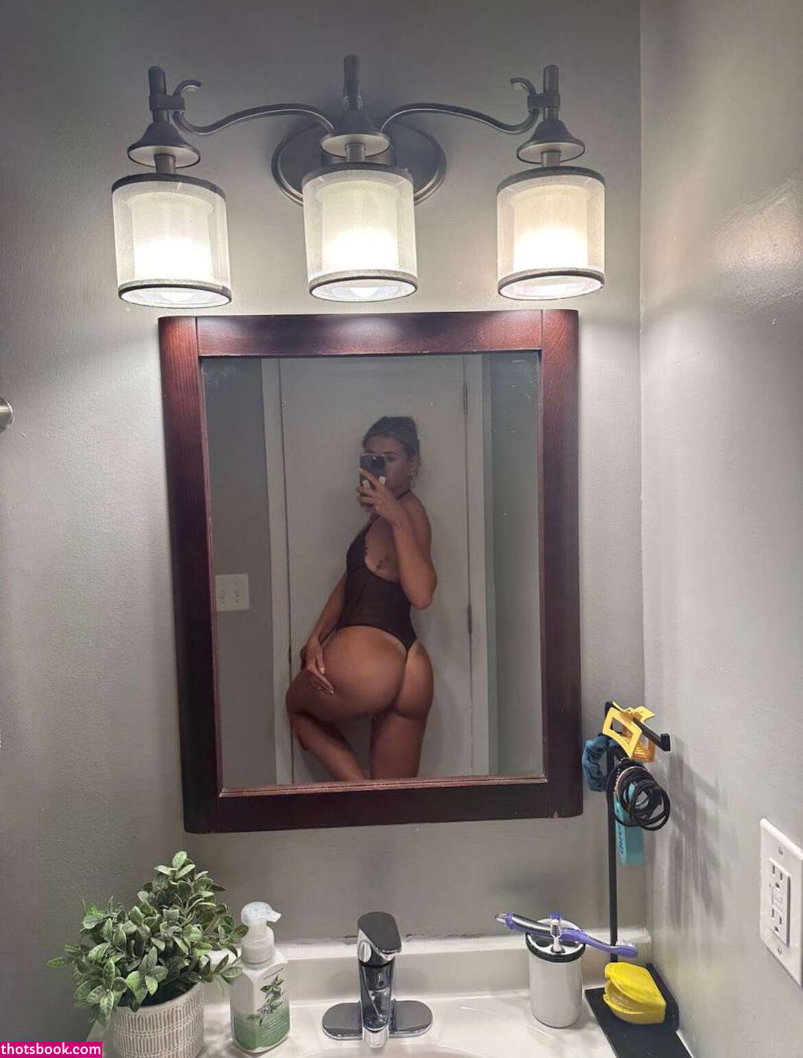 Justine Ouellet Photo #144