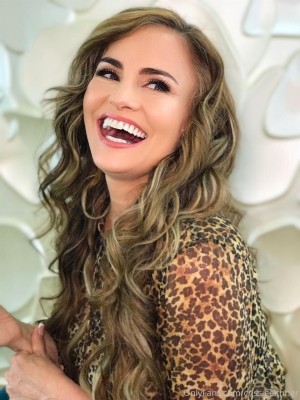 Aura Cristina Photo #3