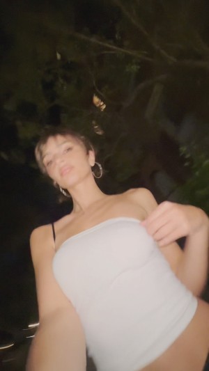 Emily Ratajkowski Post #11