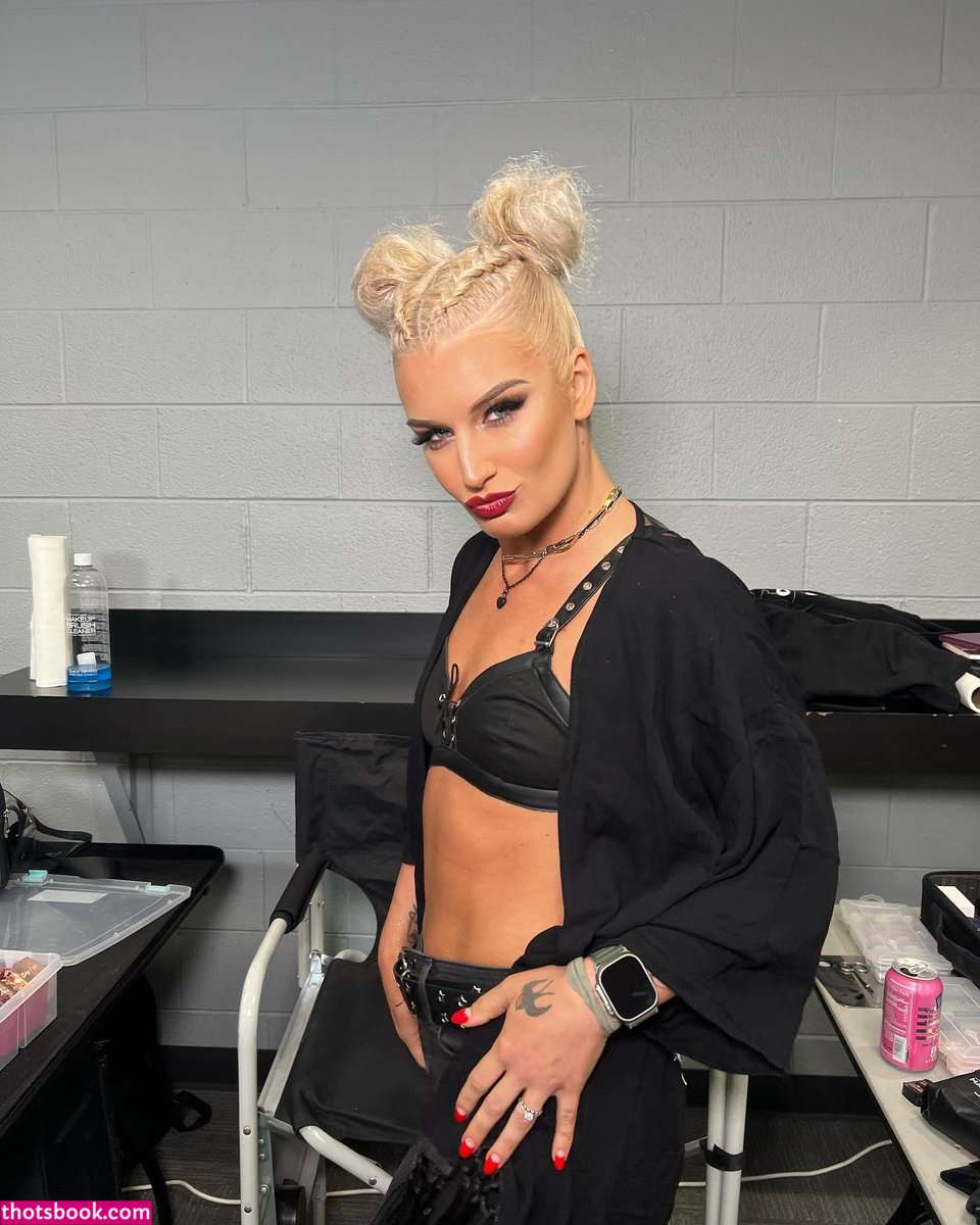 Toni Storm Photo #10