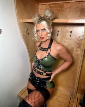 Toni Storm Photo #21