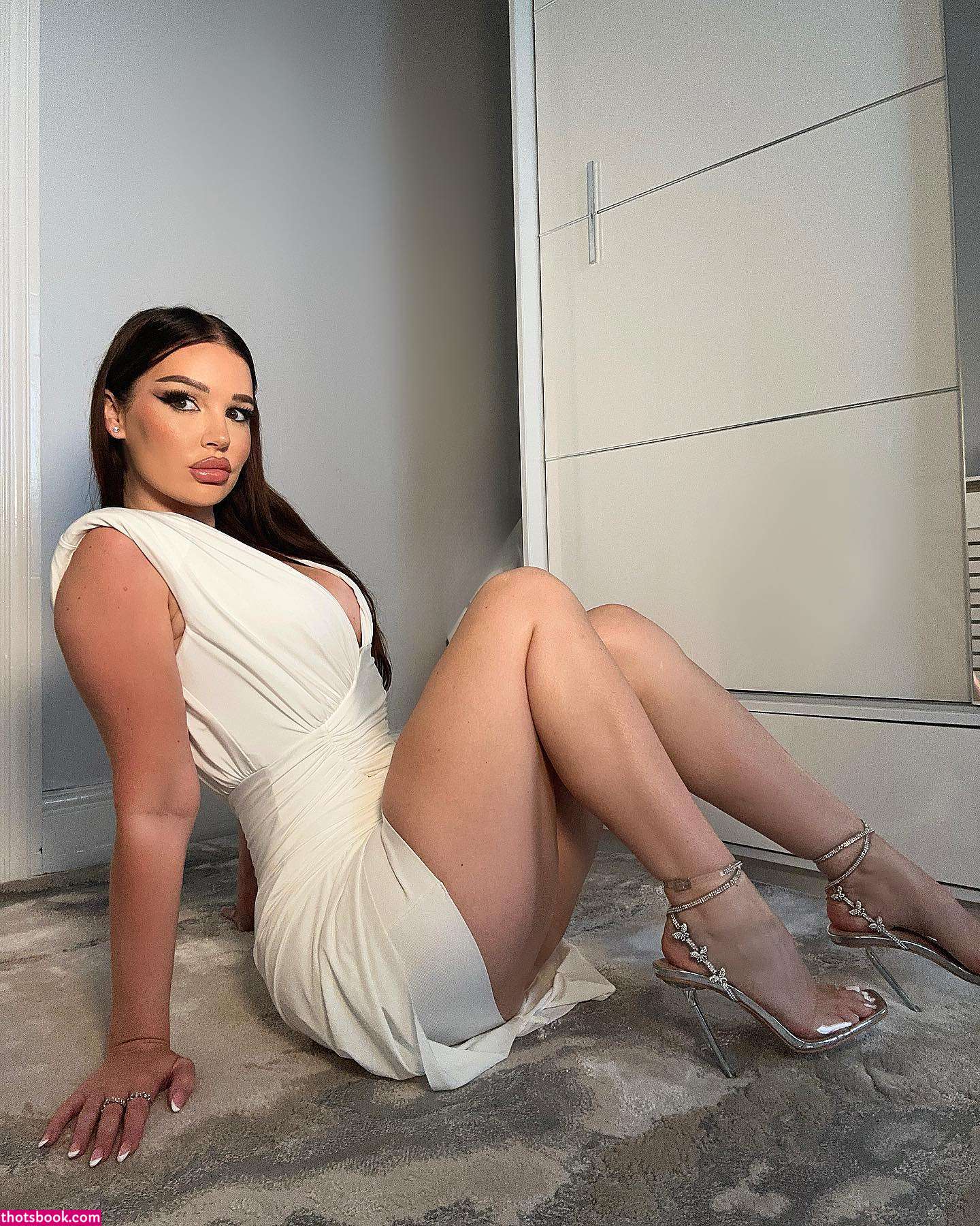 Elizabeth Georgina Photo #43