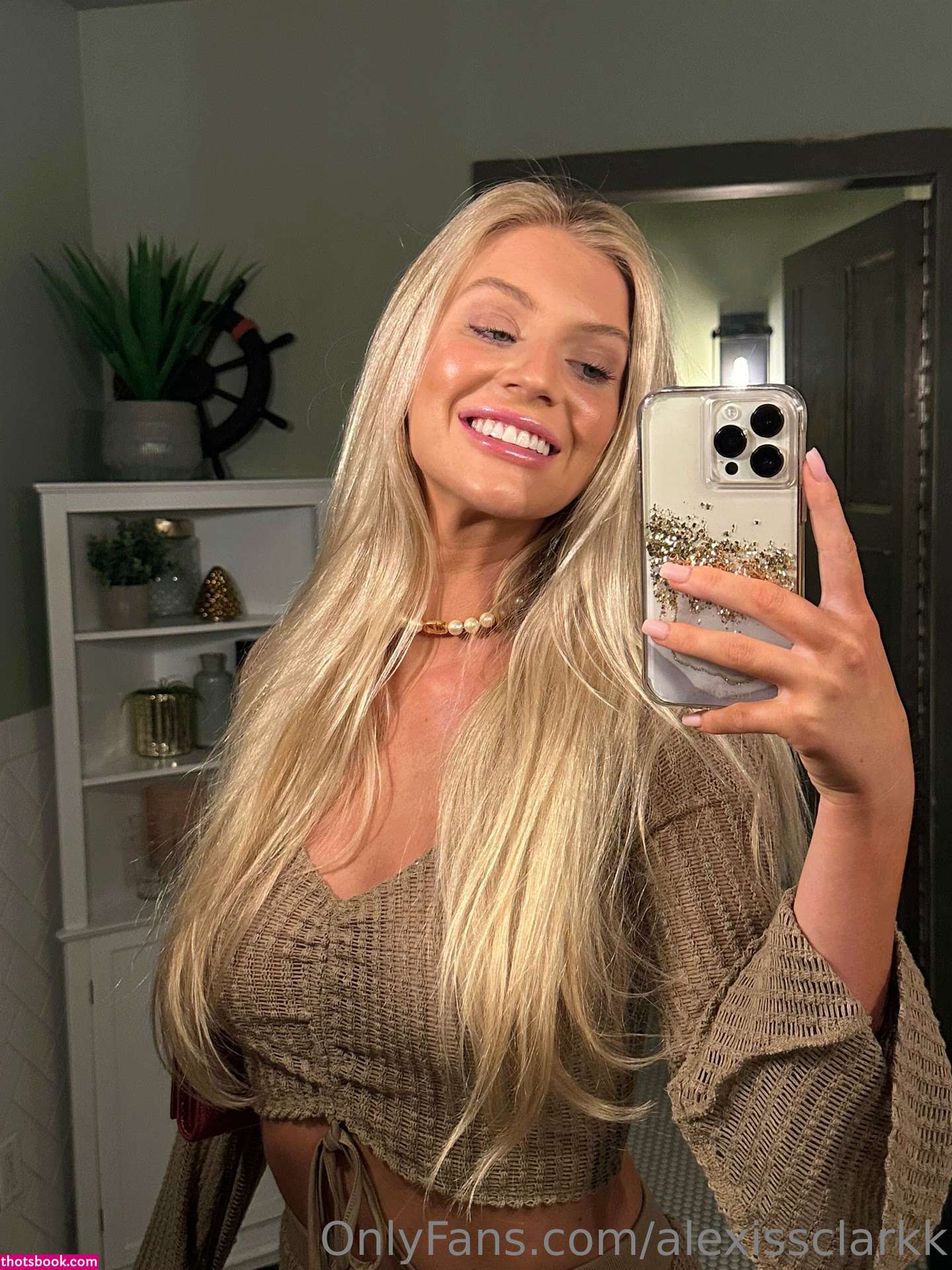 Alexis Clark Photo #48