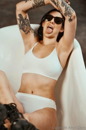 Arryn Zech Photo #191