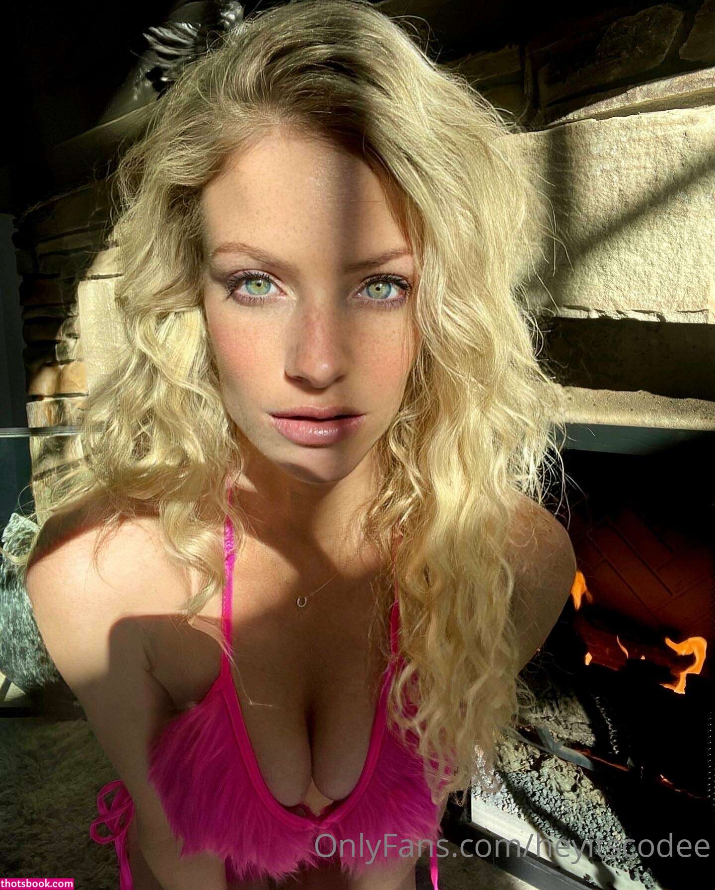 Heyitscodee Photo #52