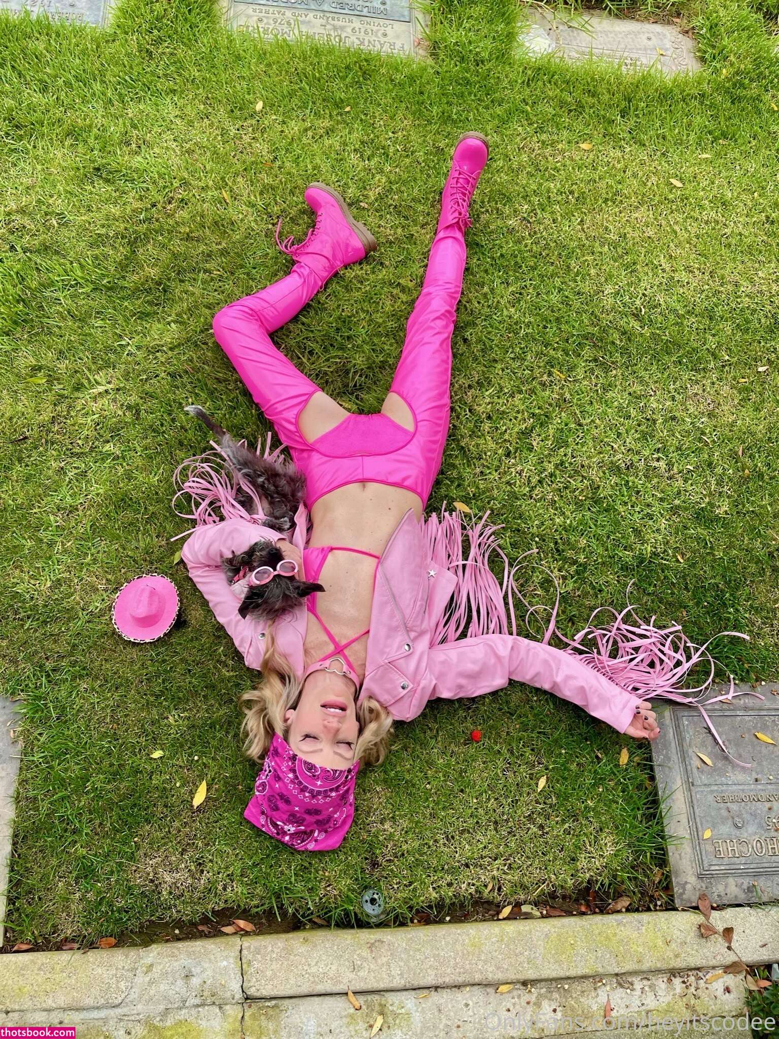 Heyitscodee Photo #69