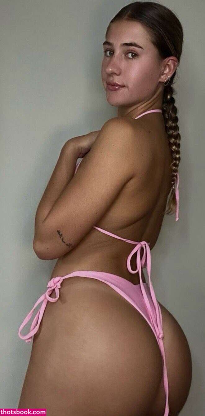 Justine Ouellet Photo #90