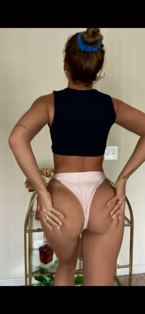 Justine Ouellet Photo #82