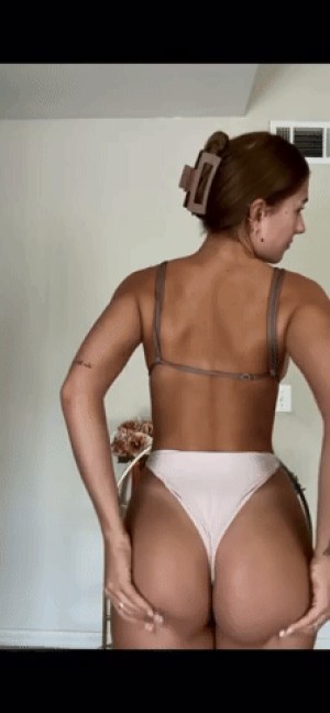 Justine Ouellet Photo #97