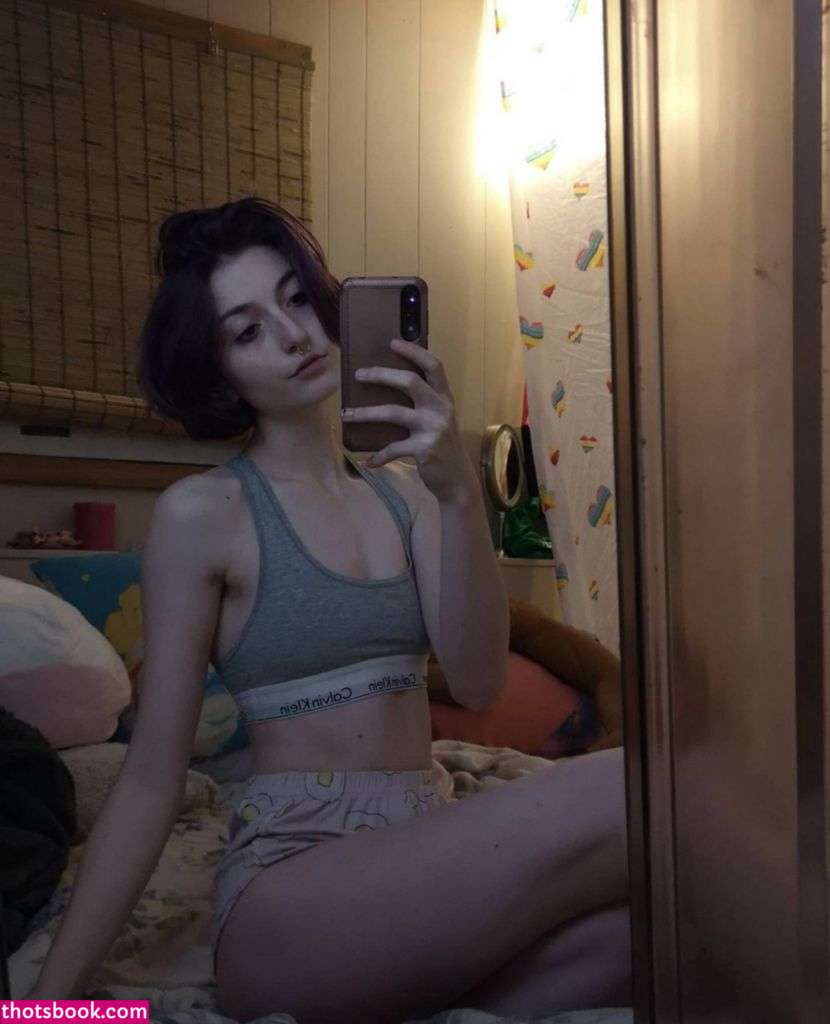 Emmanooodle Photo #9