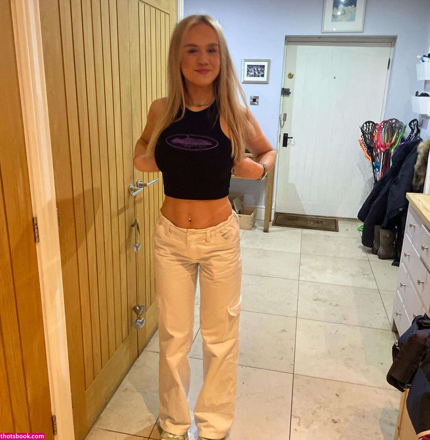 Gabriella Davies Photo #6