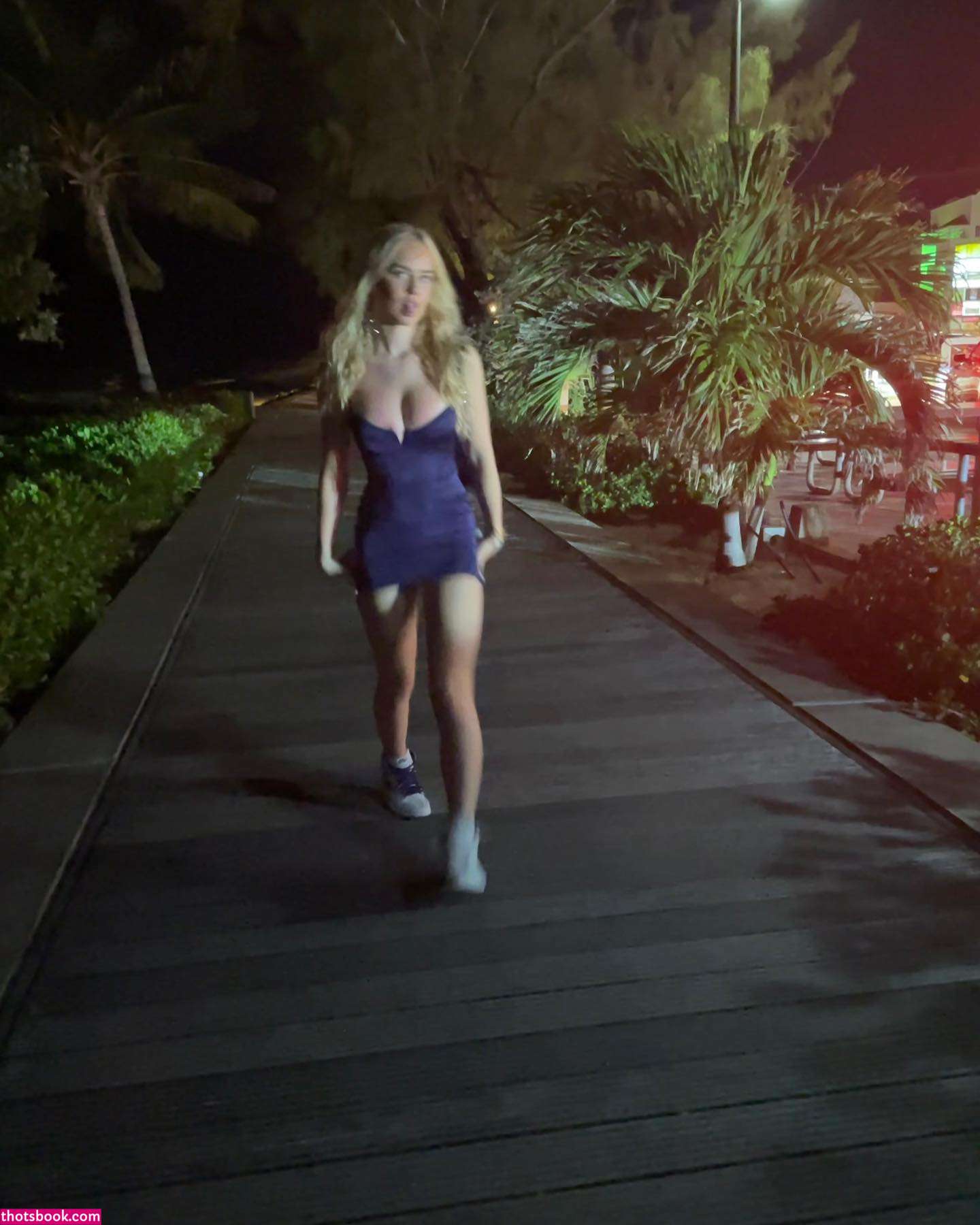 Gabriella Davies Photo #9