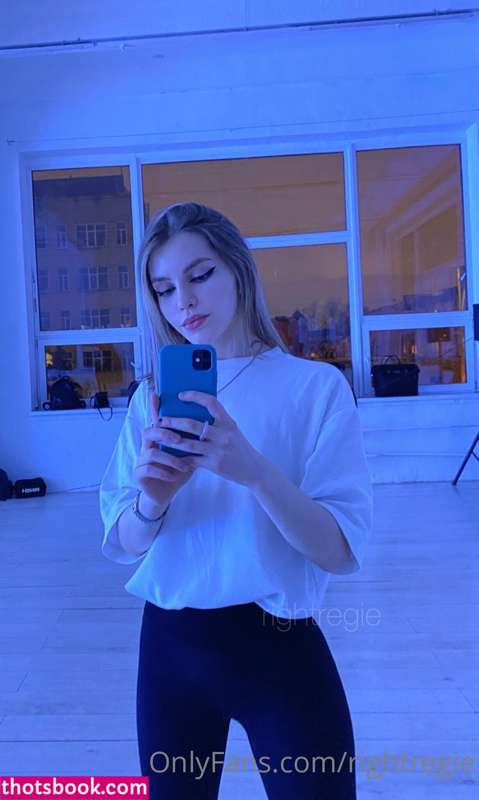 Right Regie Photo #56