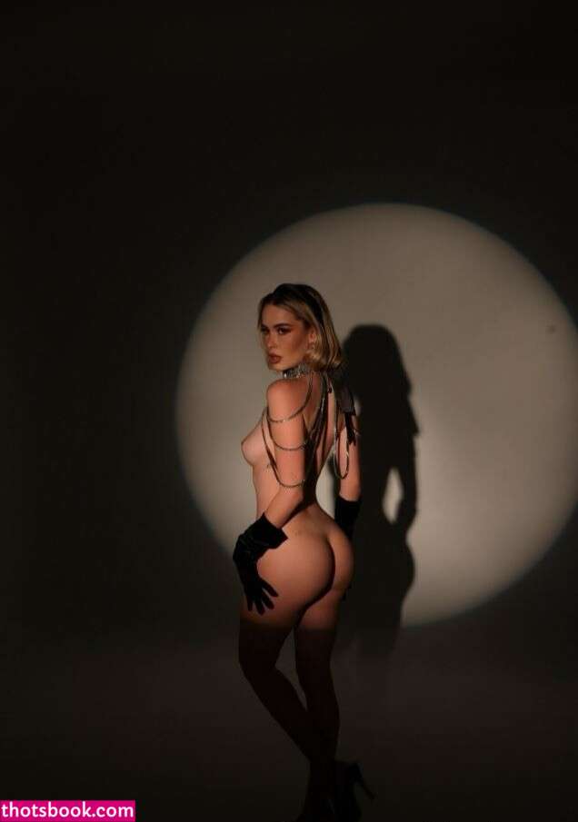 Elena Kamperi Photo #214