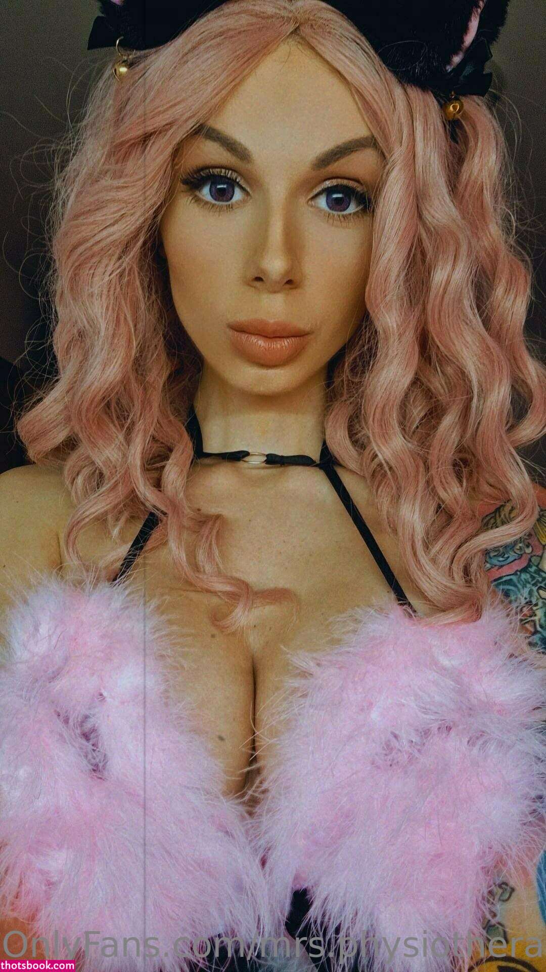 Mrs Physiotherapist Photo #29