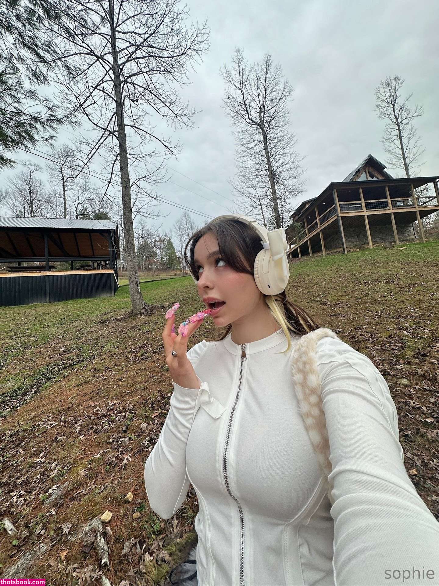 Sophie Mudd Photo #976