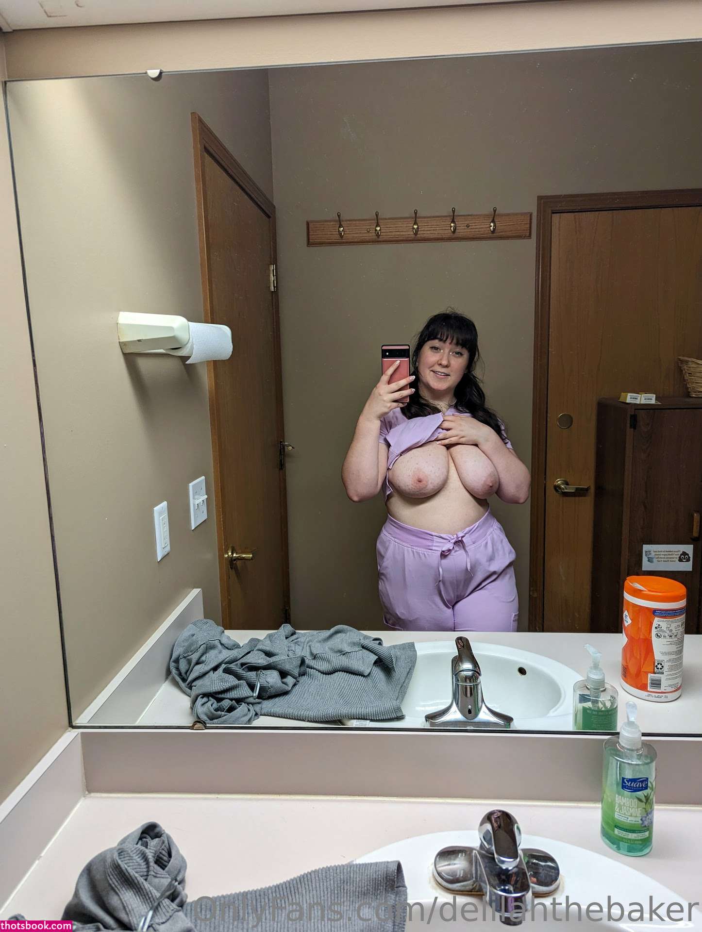 Delilahthebaker Photo #13