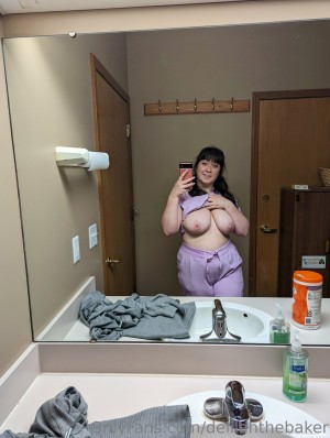 Delilahthebaker Photo #13