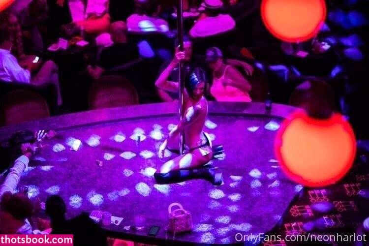 theneonharlot Photo #6