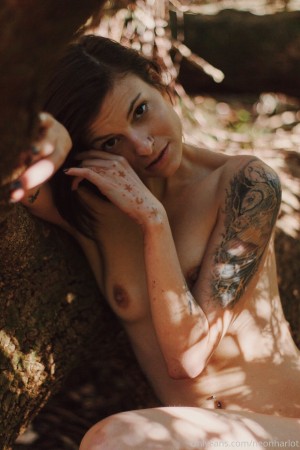 theneonharlot Photo #10