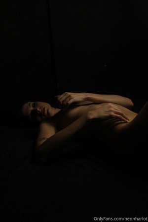 theneonharlot Photo #12