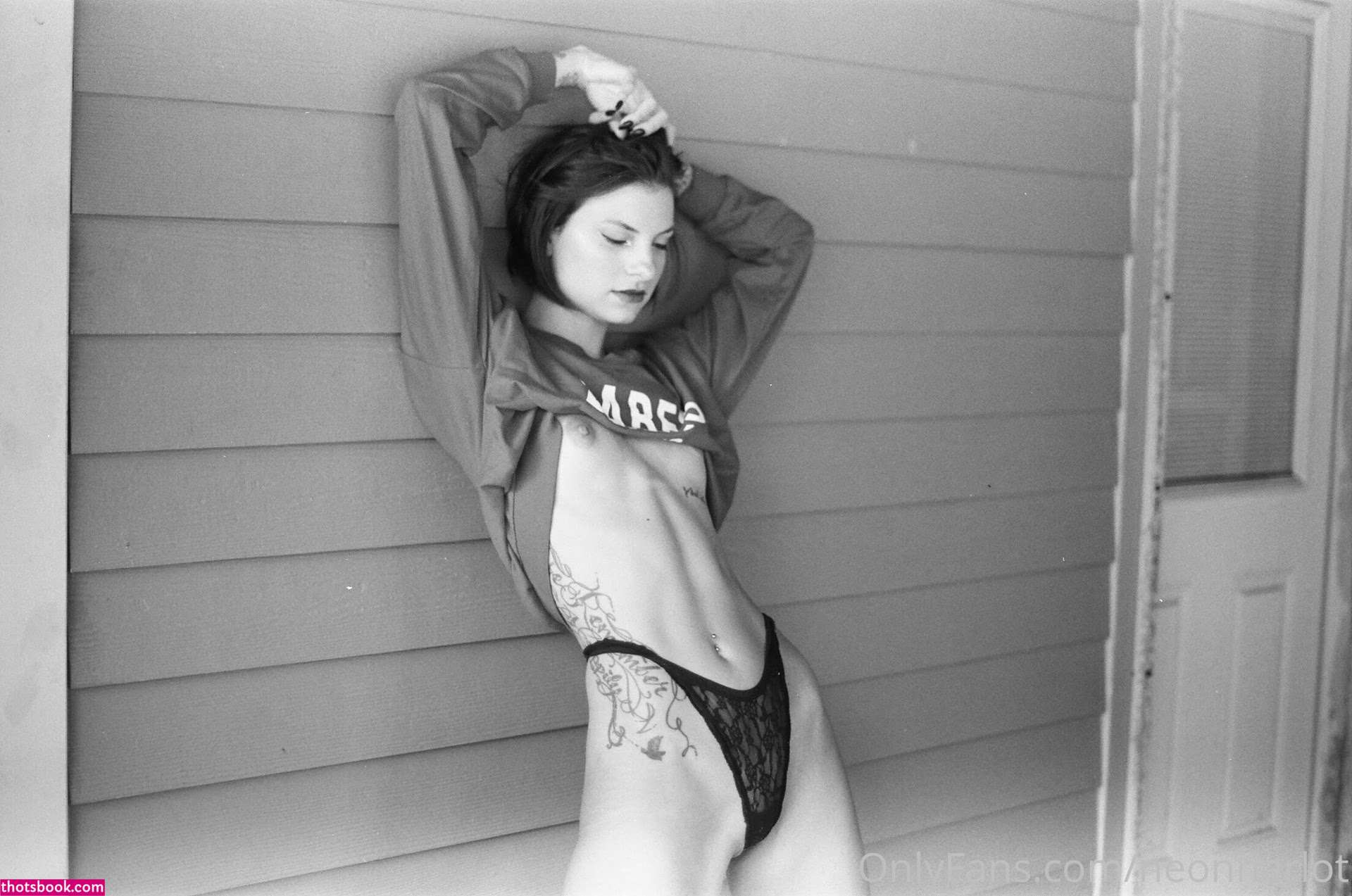 theneonharlot Photo #26