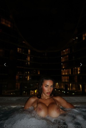 Phoebe Thompson Photo #37