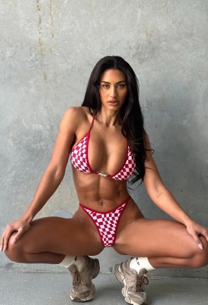 Phoebe Thompson Photo #72