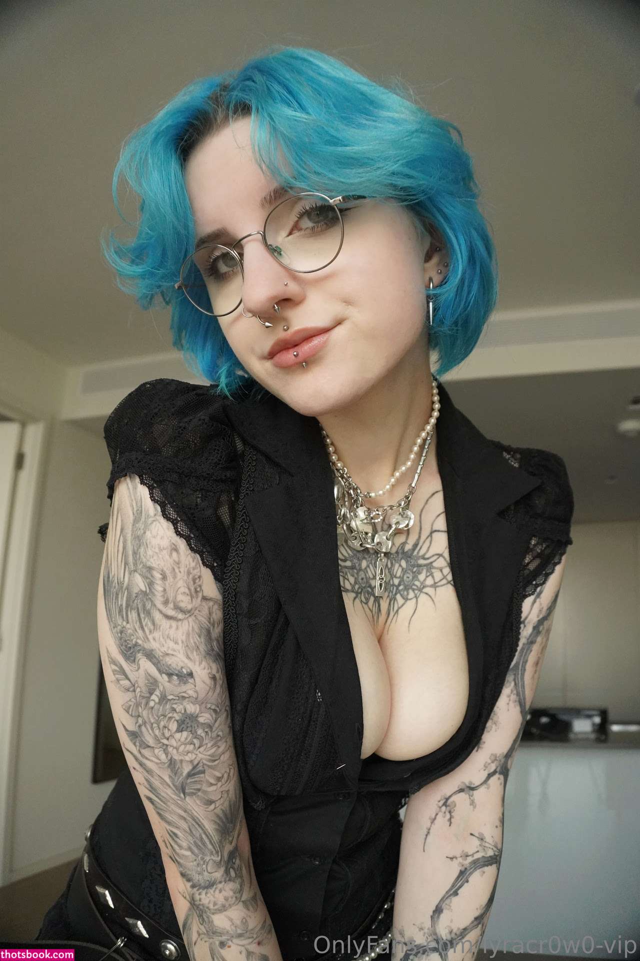 Lyra Crow Photo #984