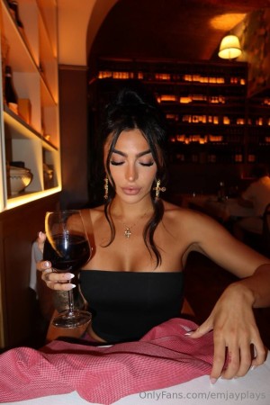 Emily Rinaudo Photo #402