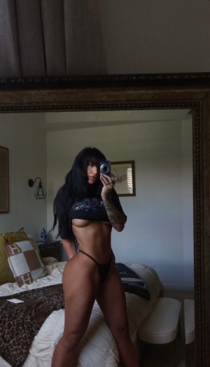 Emily Rinaudo Photo #424