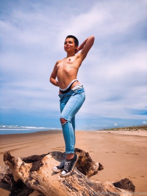 urlilgoddess Photo #37