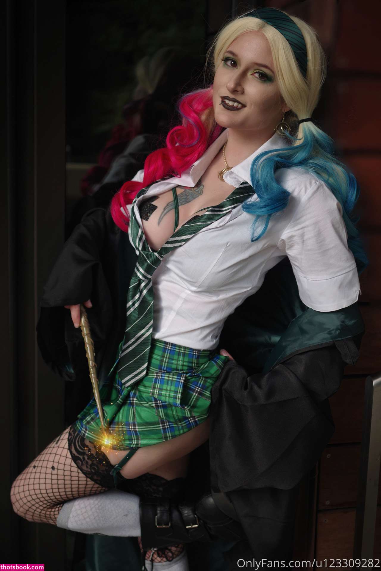 Captive Cosplay Photo #86