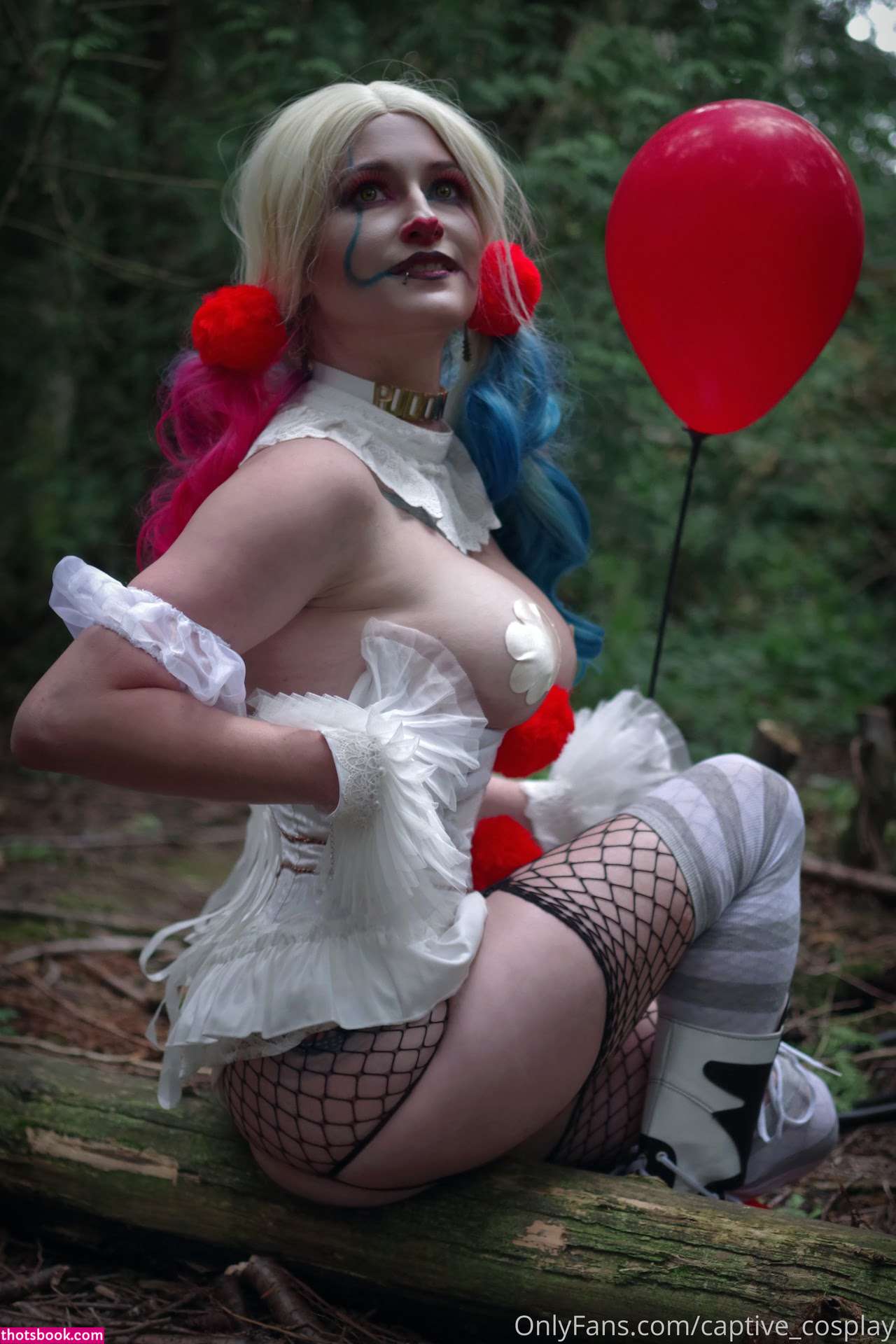 Captive Cosplay Photo #97