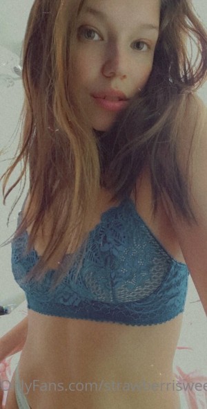 strawberrisweetv Photo #5