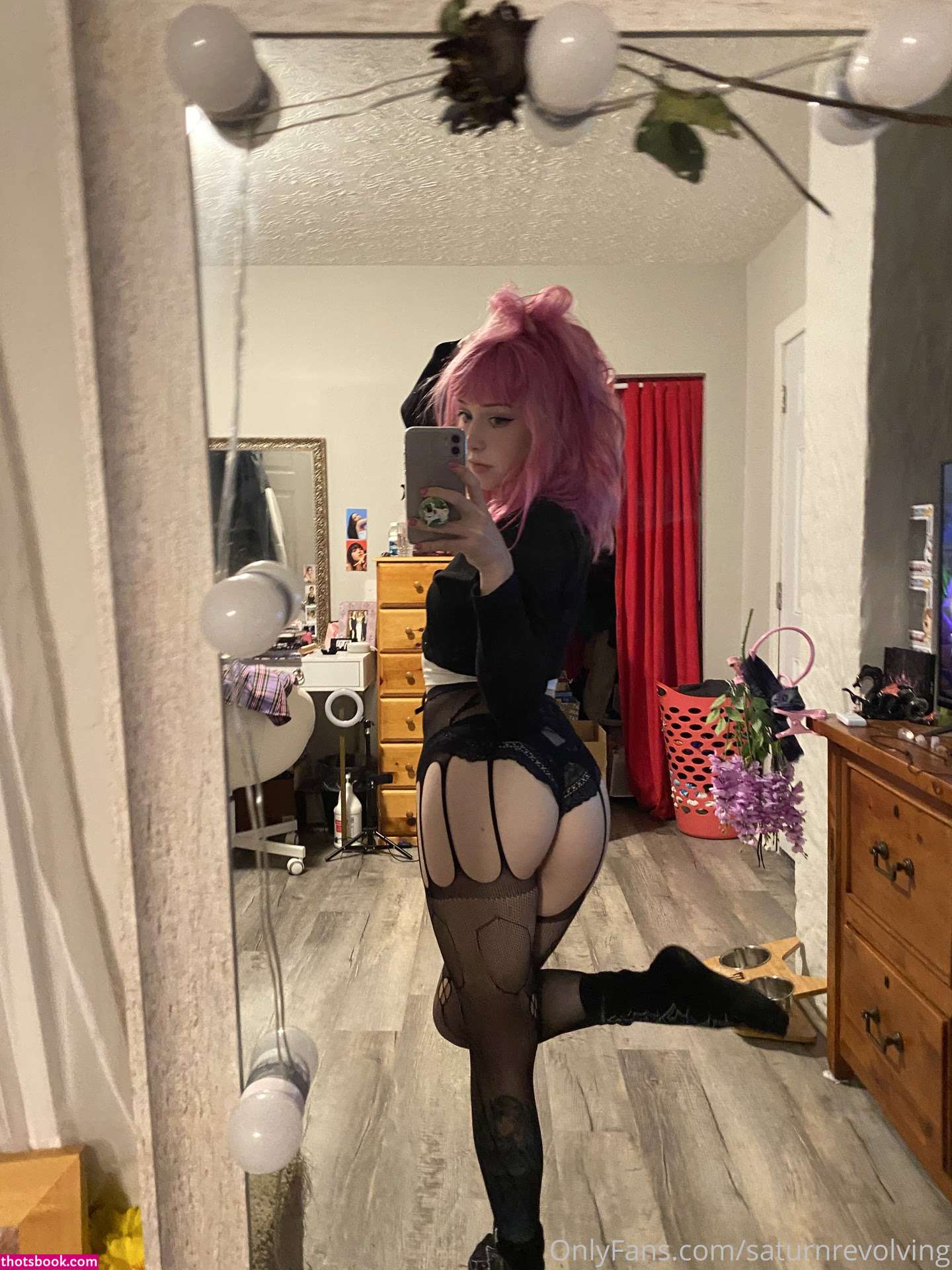 Saturnrevolving Photo #129