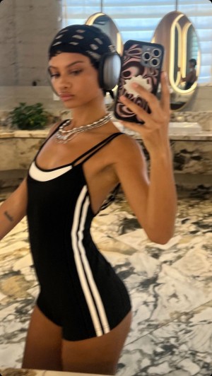 Sugaplumcris Photo #22