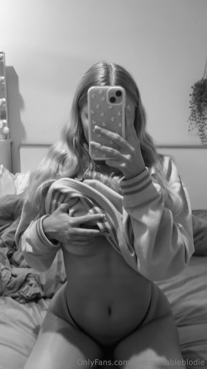 Unforgettable Blondie Photo #4