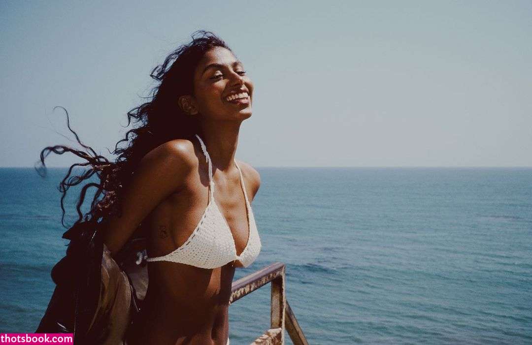 Mila Cabrera Photo #12