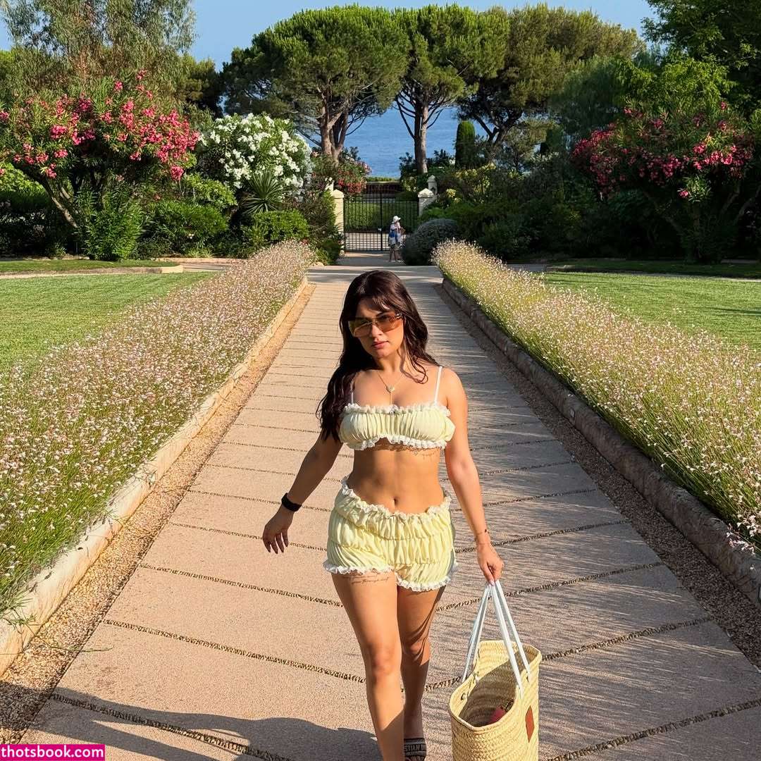 Avneet Kaur Photo #14