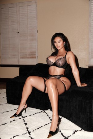 Daisy Chen Photo #18