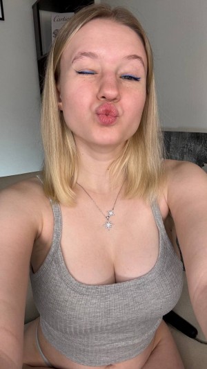 Emilyhewell Photo #17