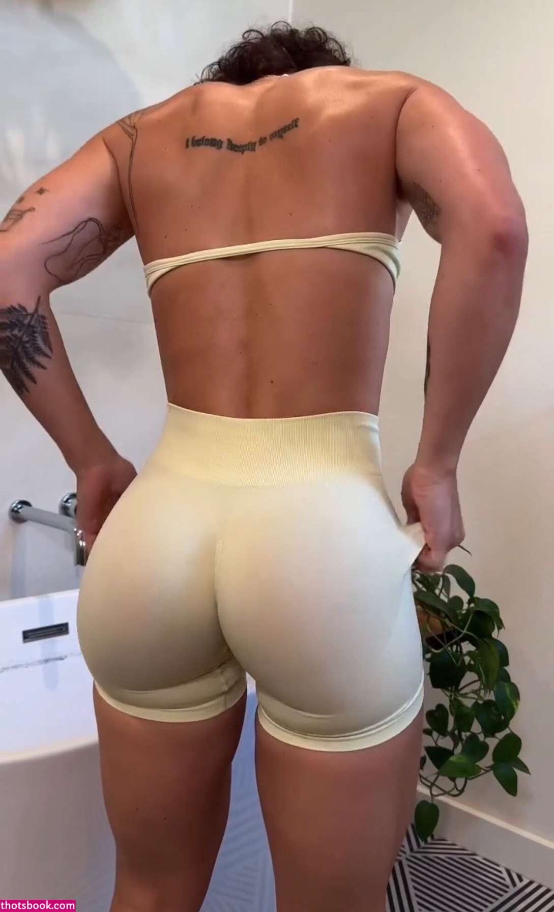 Kelly Matthews Photo #18