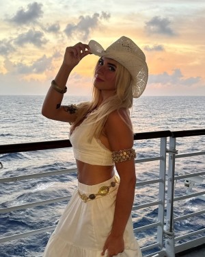 Jacqueline Laurito Photo #25