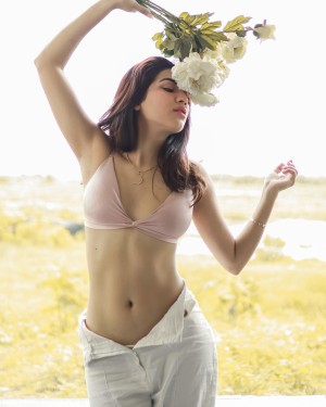 Shivani Singh Photo #16