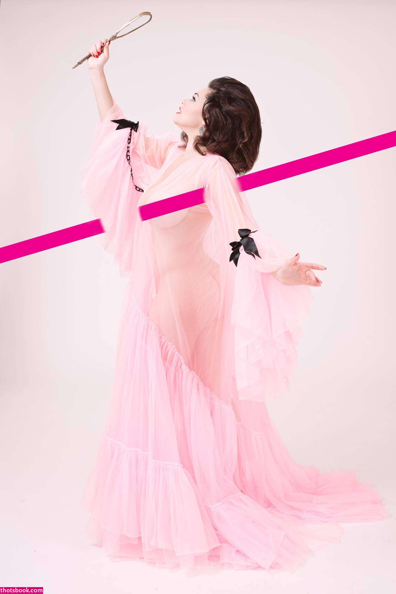 Mika Romantic Photo #24