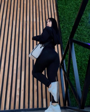 Sam Lewins Photo #33