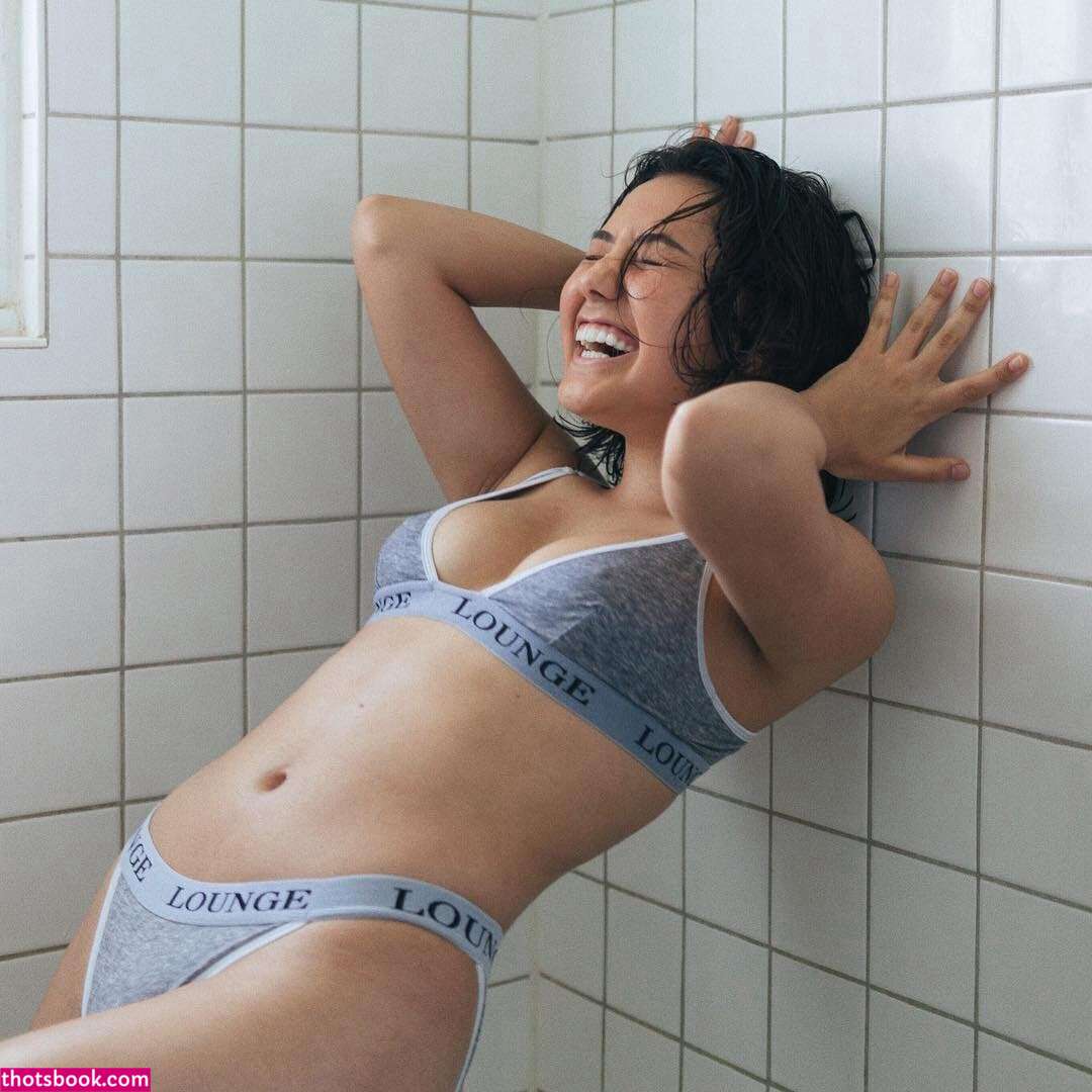 Shina Novalinga Photo #15