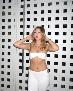 Simona Shao Photo #22